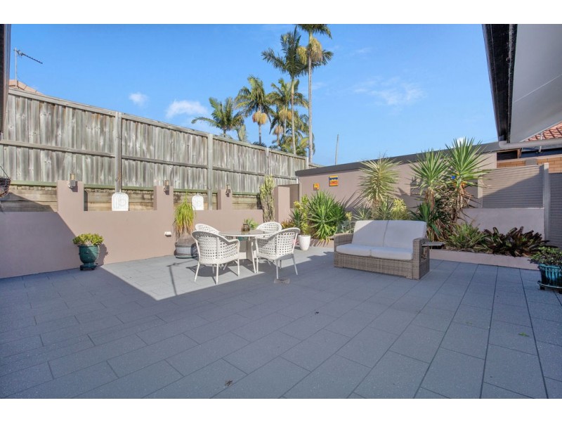 2 The Glade, Labrador QLD 4215