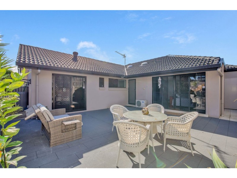 2 The Glade, Labrador QLD 4215