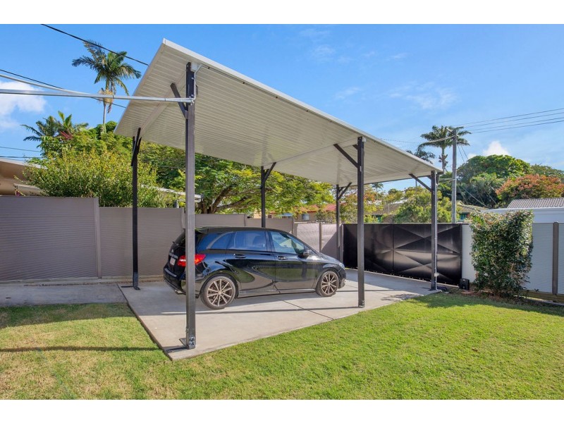 2 The Glade, Labrador QLD 4215