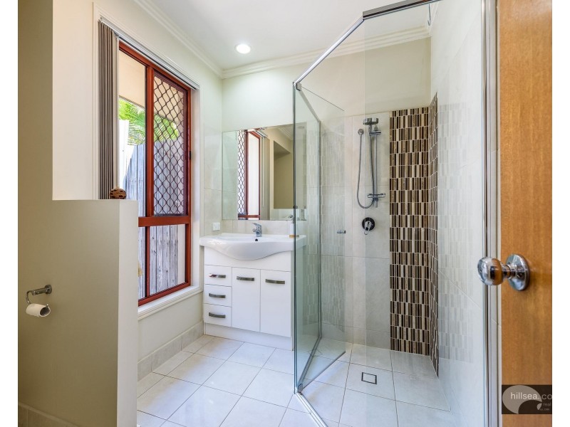 8 Daintree Drive, Parkwood QLD 4214