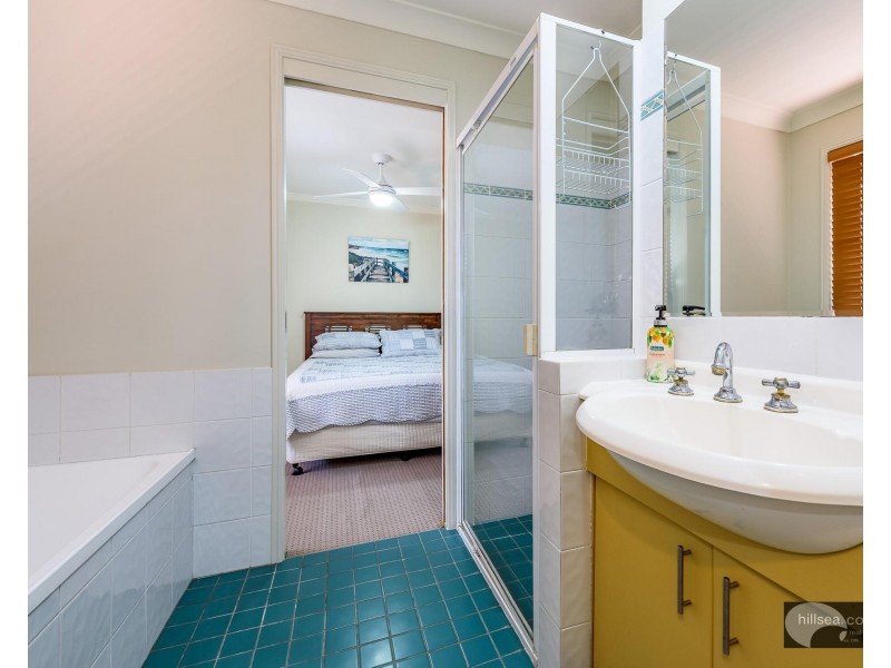 8 Daintree Drive, Parkwood QLD 4214