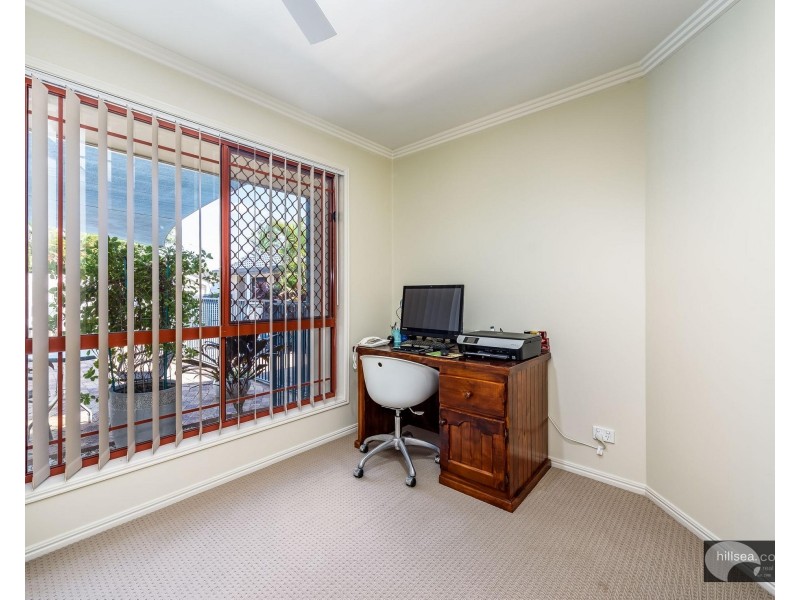 8 Daintree Drive, Parkwood QLD 4214