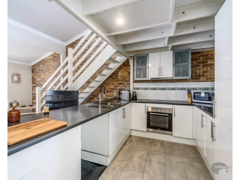 8/71 Olsen Avenue, Labrador QLD 4215