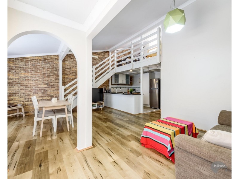 8/71 Olsen Avenue, Labrador QLD 4215