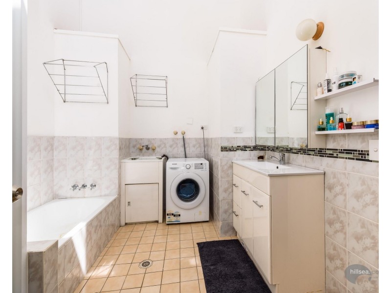 8/71 Olsen Avenue, Labrador QLD 4215