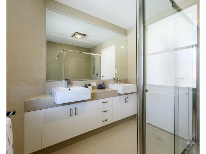 1/7 Penrock Parade, Labrador QLD 4215