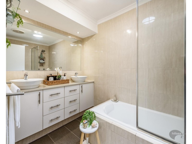 2/30 Botanical Drive, Labrador QLD 4215