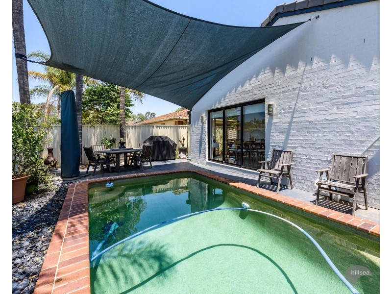 1/5 Avi Court, Labrador QLD 4215