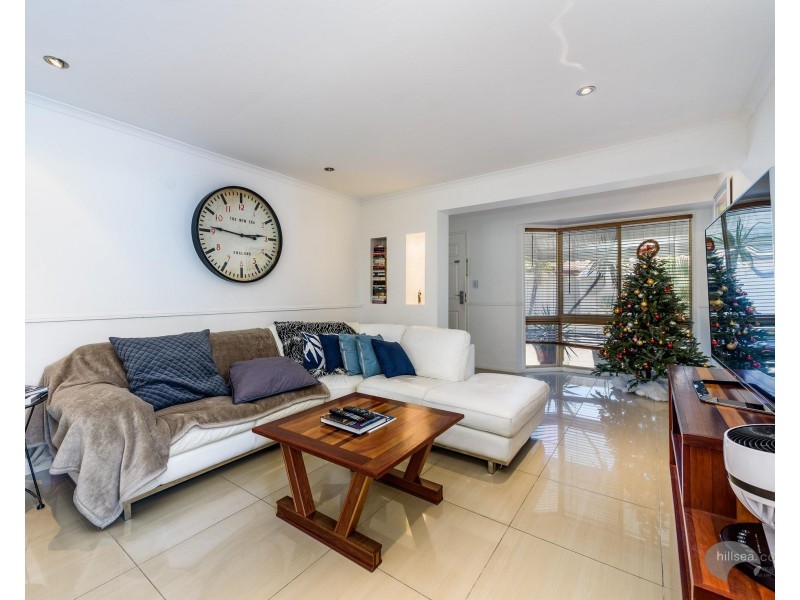 1/5 Avi Court, Labrador QLD 4215