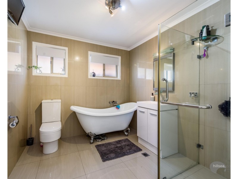 1/5 Avi Court, Labrador QLD 4215