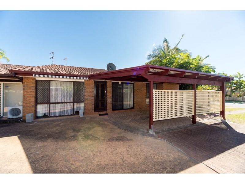 1/8 Hoya Court, Labrador QLD 4215