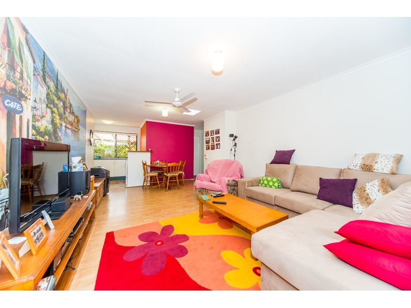 1/8 Hoya Court, Labrador QLD 4215