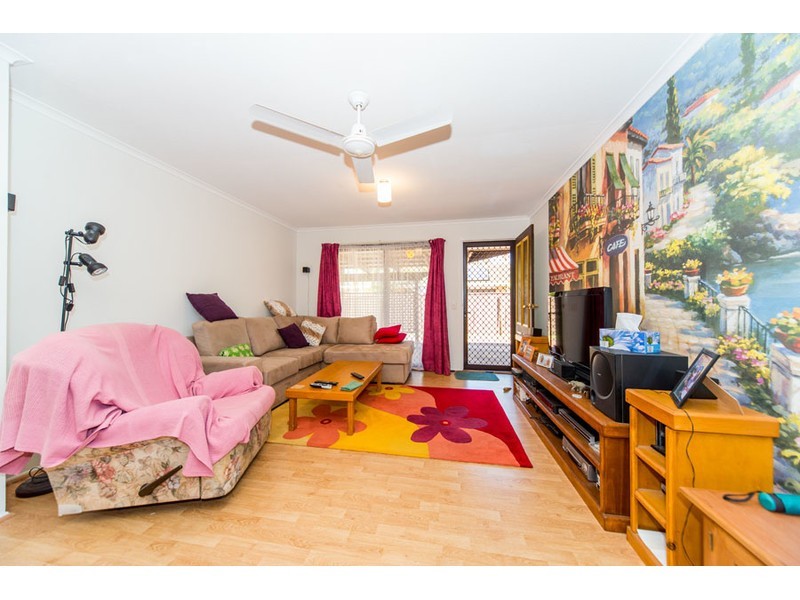 1/8 Hoya Court, Labrador QLD 4215