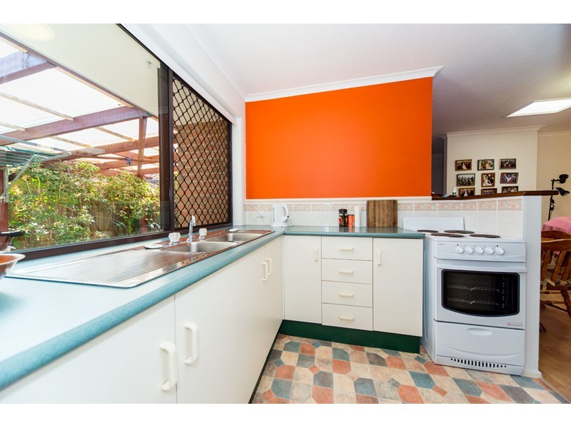 1/8 Hoya Court, Labrador QLD 4215