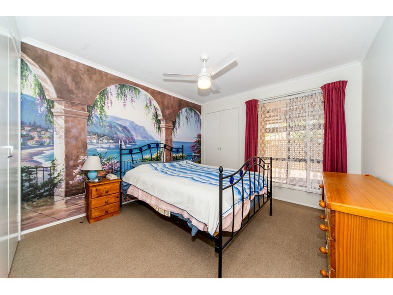 1/8 Hoya Court, Labrador QLD 4215