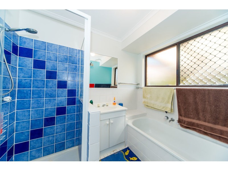 1/8 Hoya Court, Labrador QLD 4215