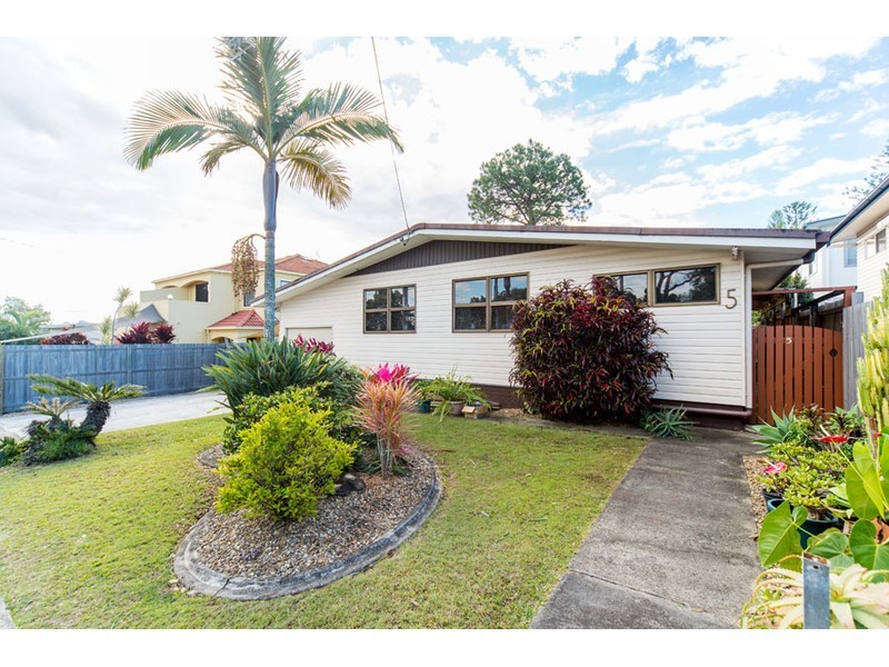 5 Brookside Road, Labrador QLD 4215