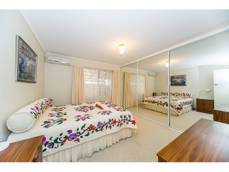 5 Brookside Road, Labrador QLD 4215