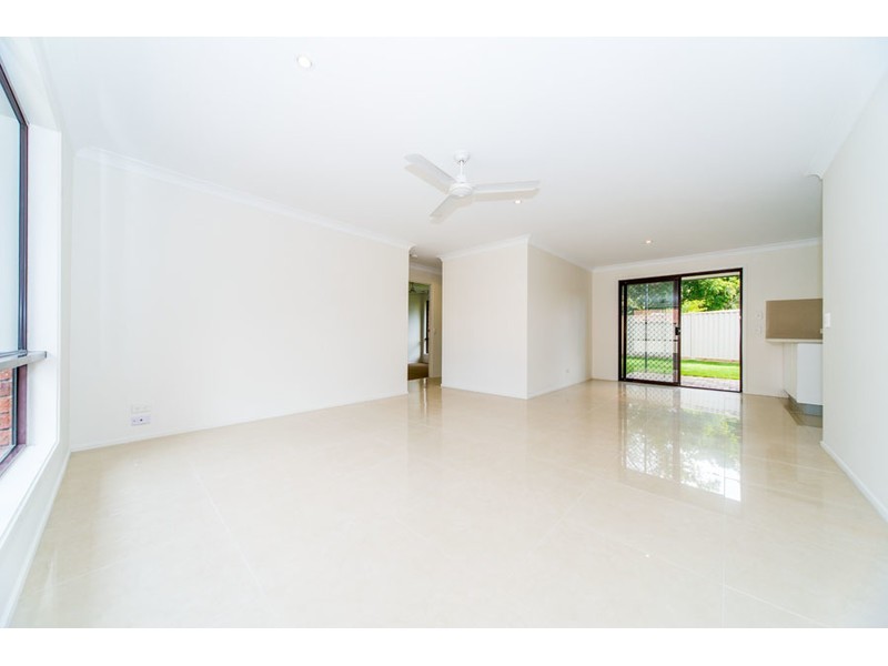 2/21 Morinda Way, Labrador QLD 4215