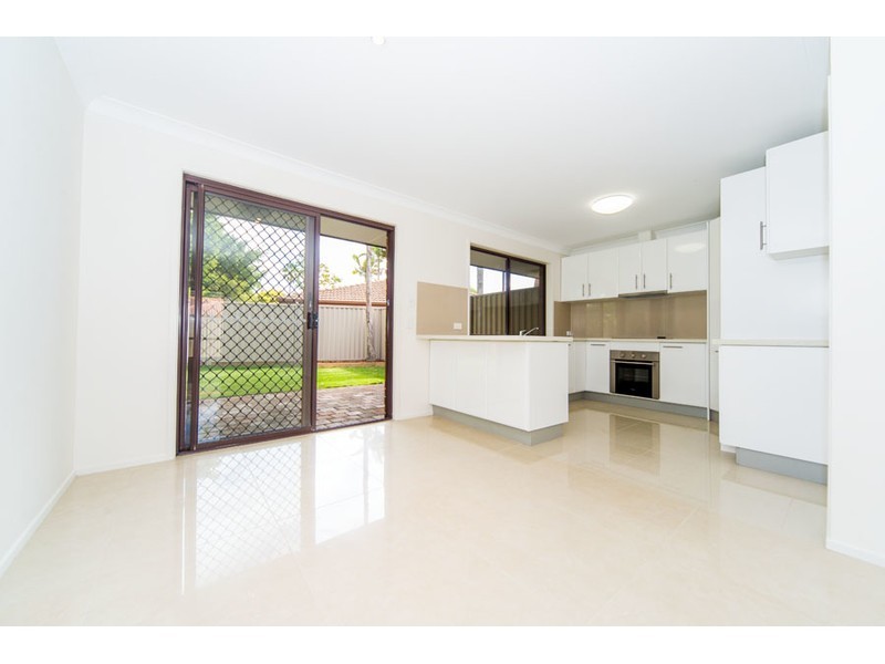 2/21 Morinda Way, Labrador QLD 4215