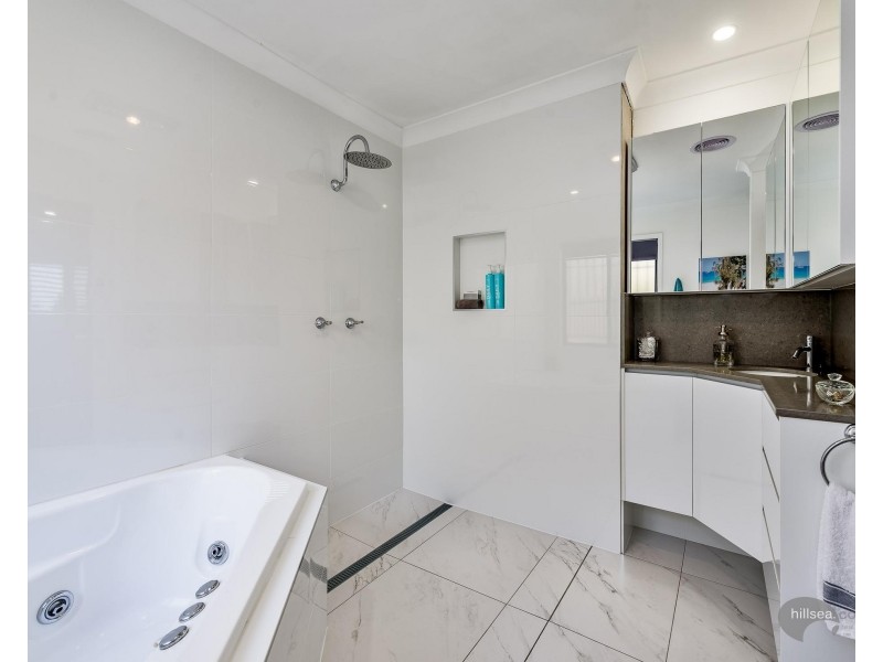 18 Tiger Drive, Arundel QLD 4214