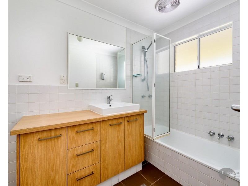 1/16 Stephanie Court, Labrador QLD 4215