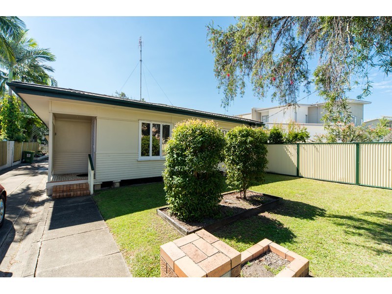 37 Robert Street, Labrador QLD 4215