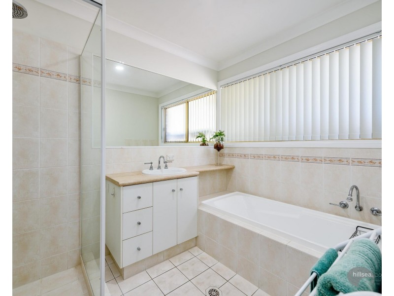 17 Hazeltine Place, Parkwood QLD 4214