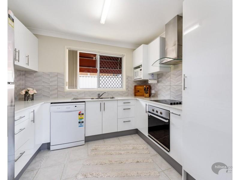 2/12 Coventry Court, Labrador QLD 4215