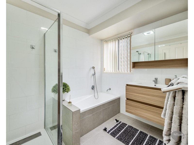 2/12 Coventry Court, Labrador QLD 4215