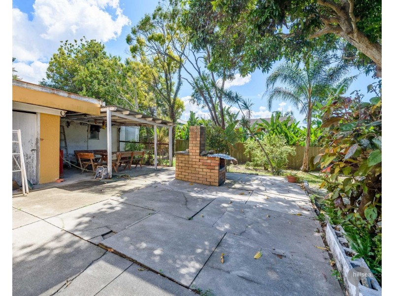 9 Third Avenue, Labrador QLD 4215