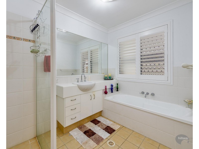 7 Leighanne Crescent, Arundel QLD 4214