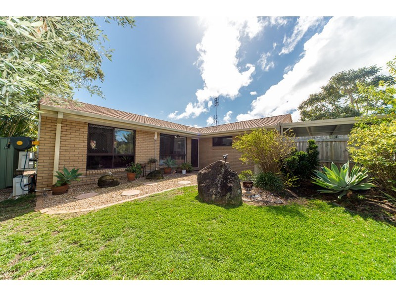 2/2 Cassandra Crescent, Labrador QLD 4215