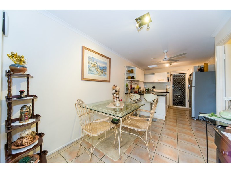 2/2 Cassandra Crescent, Labrador QLD 4215