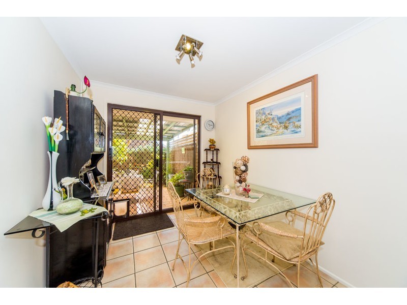 2/2 Cassandra Crescent, Labrador QLD 4215