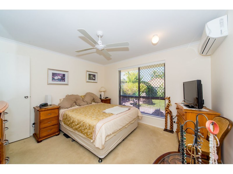 2/2 Cassandra Crescent, Labrador QLD 4215