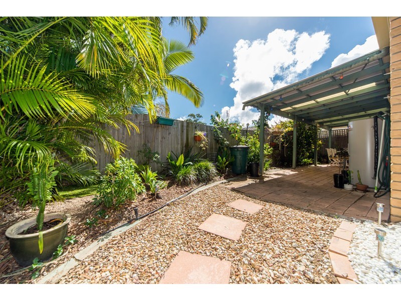 2/2 Cassandra Crescent, Labrador QLD 4215