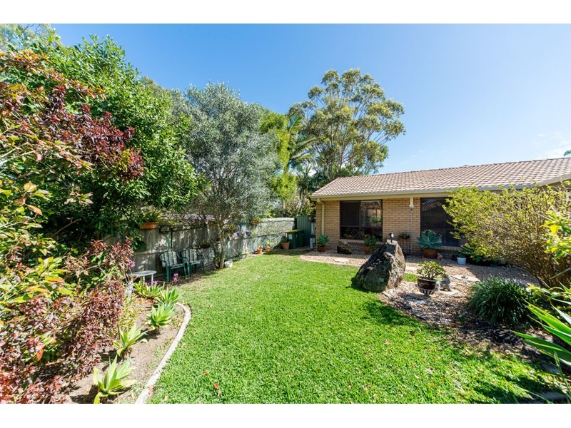 2/2 Cassandra Crescent, Labrador QLD 4215