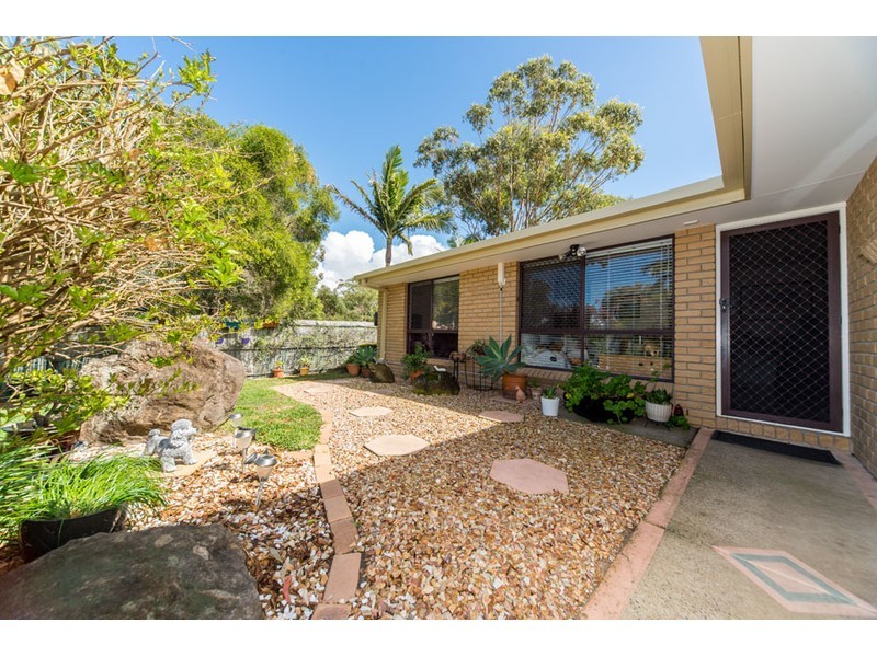 2/2 Cassandra Crescent, Labrador QLD 4215