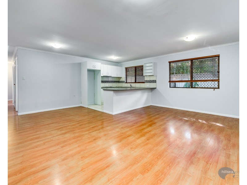 2/118 Kumbari Avenue, Labrador QLD 4215