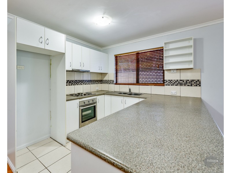 2/118 Kumbari Avenue, Labrador QLD 4215