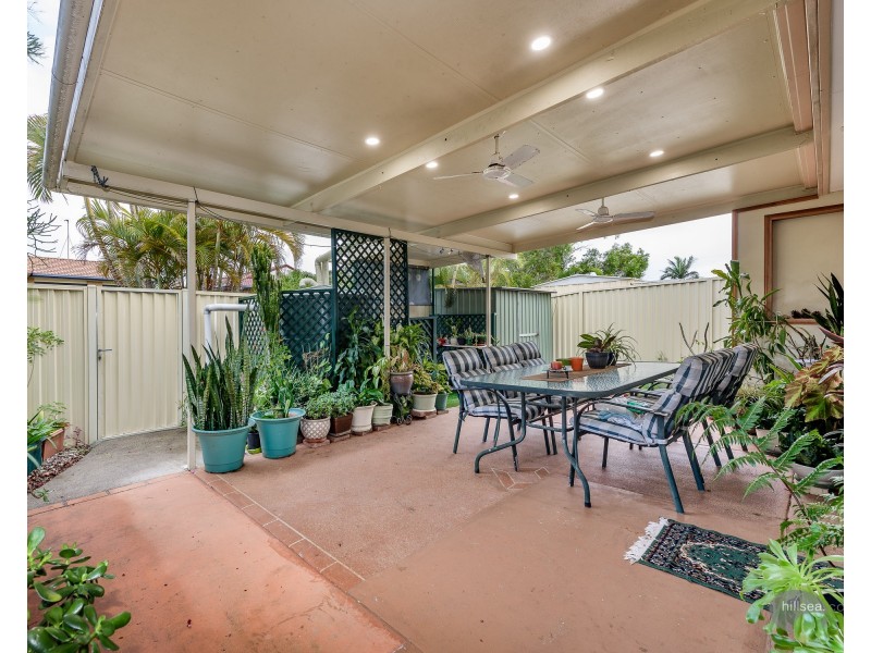 2/33 Kenny Drive, Labrador QLD 4215