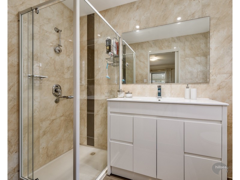 2/33 Kenny Drive, Labrador QLD 4215
