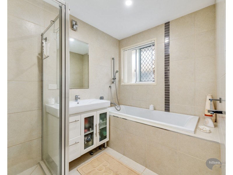 2/33 Kenny Drive, Labrador QLD 4215