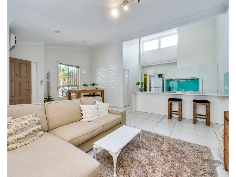 1/81 Olsen Avenue, Labrador QLD 4215