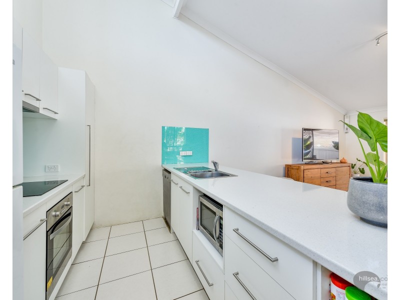 1/81 Olsen Avenue, Labrador QLD 4215