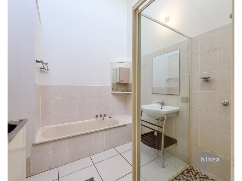 1/81 Olsen Avenue, Labrador QLD 4215