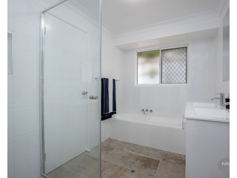2/8 Calvary Court, Labrador QLD 4215