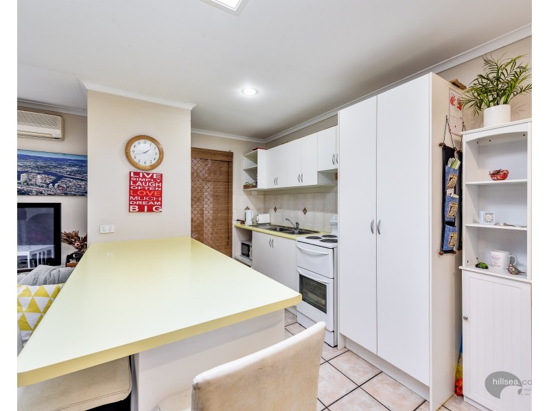 1/11 Robin Joy Close, Labrador QLD 4215