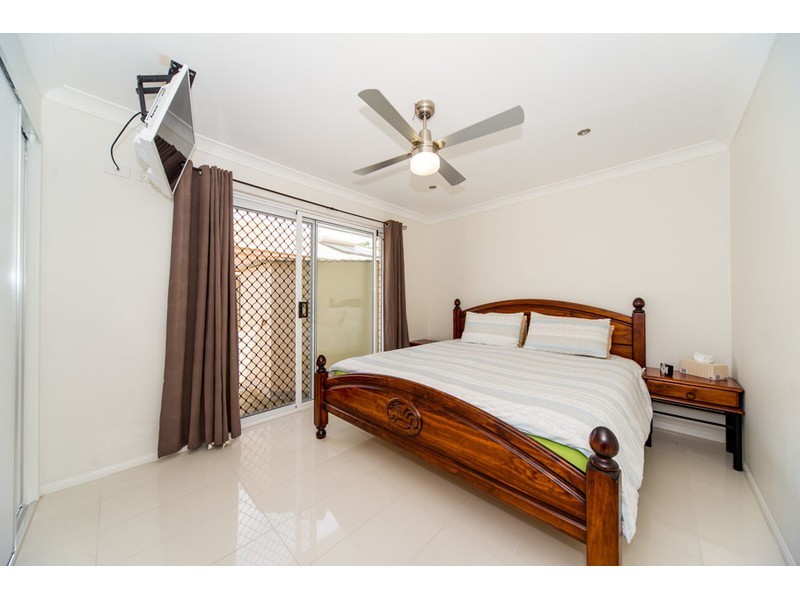 1/70 Brown Street, Labrador QLD 4215